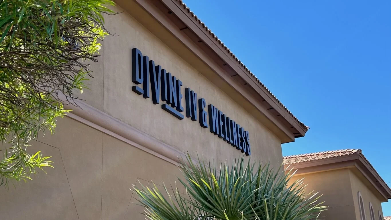 Divine IV and Wellness logo